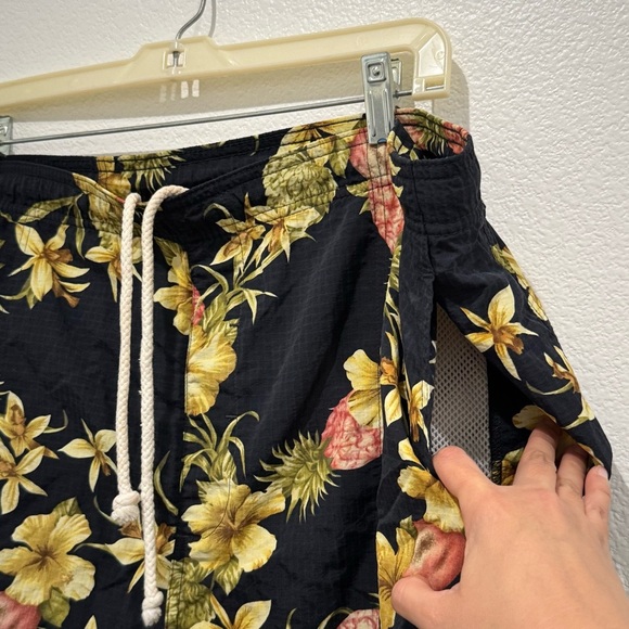 Vintage Tommy Bahama Mens Floral Swim Trunks Size XL Nylon Board Shorts Mesh - Picture 3 of 9